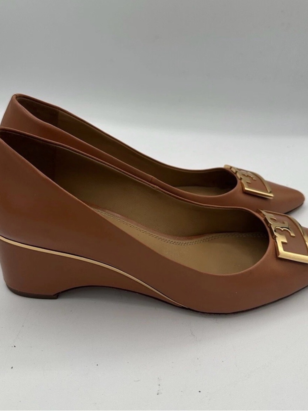 EUC TORY BURCH GIGI MINI WEDGE HEEL! RETAIL $385!!! LOOK AT MY MATCHING FLATS!!! - Picture 4 of 7